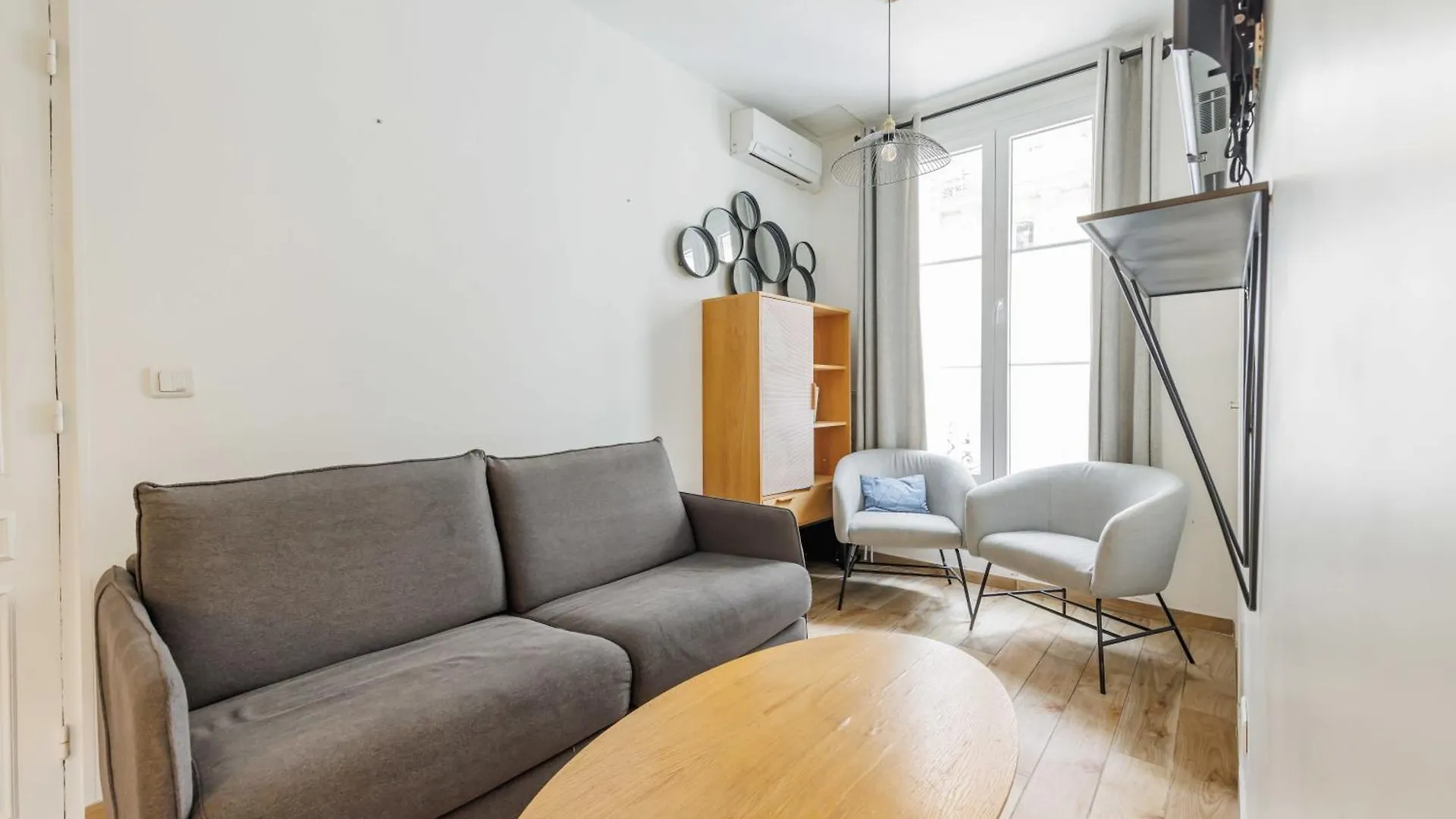 Cosy Parisian Apartment - St Lazare South Pigalle