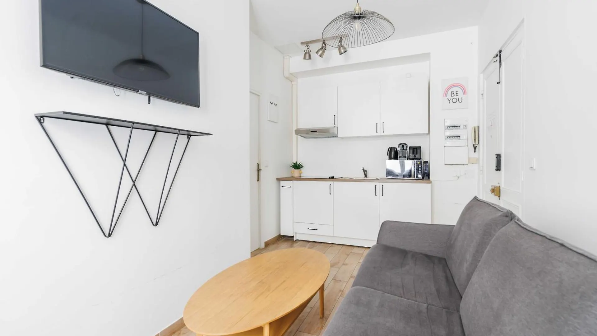 Cosy Parisian Apartment - St Lazare South Pigalle France