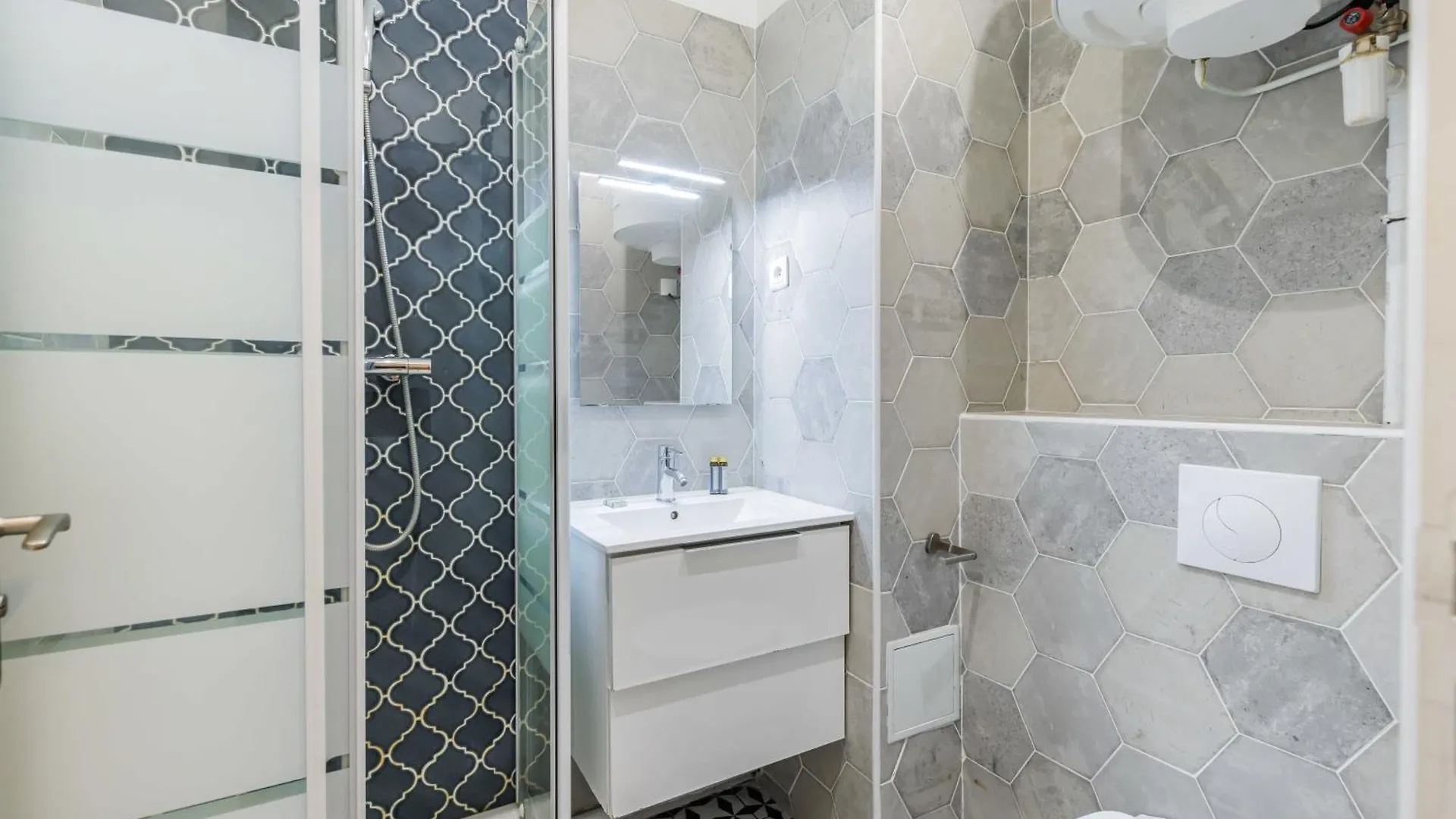 Cosy Parisian Apartment - St Lazare South Pigalle  Paris